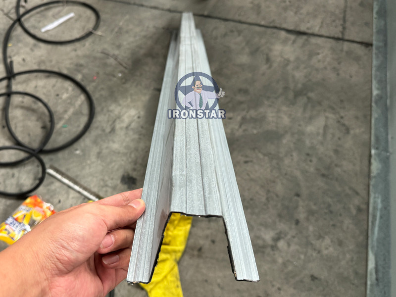“China Factory Omega Profile Roll Forming Equipment Galvanized Steel Omega Channel Forming Machine Shipment Via Tianjin Port Galvanized Steel Omega Profile Roll Forming Machine”